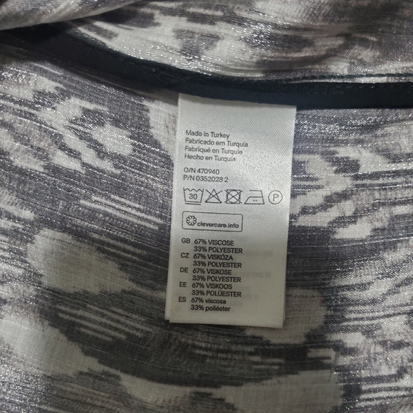 H&M ruffled metallic skirt - Picture 5 of 6